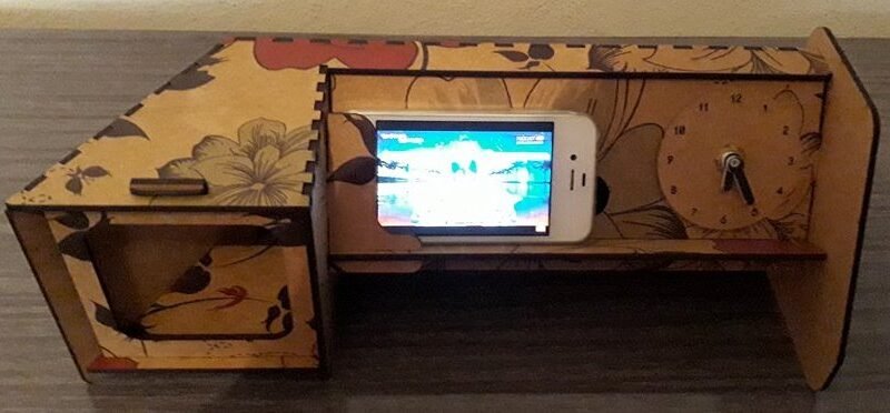 Relógio de Mesa e Amplificador para Celular