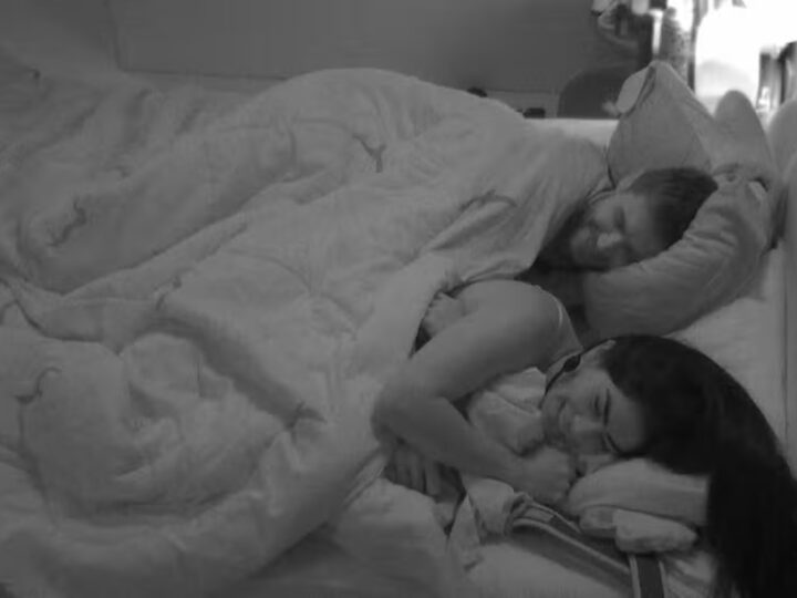 BBB 26: Jonas e Marciele dormem de conchinha e agitam a casa