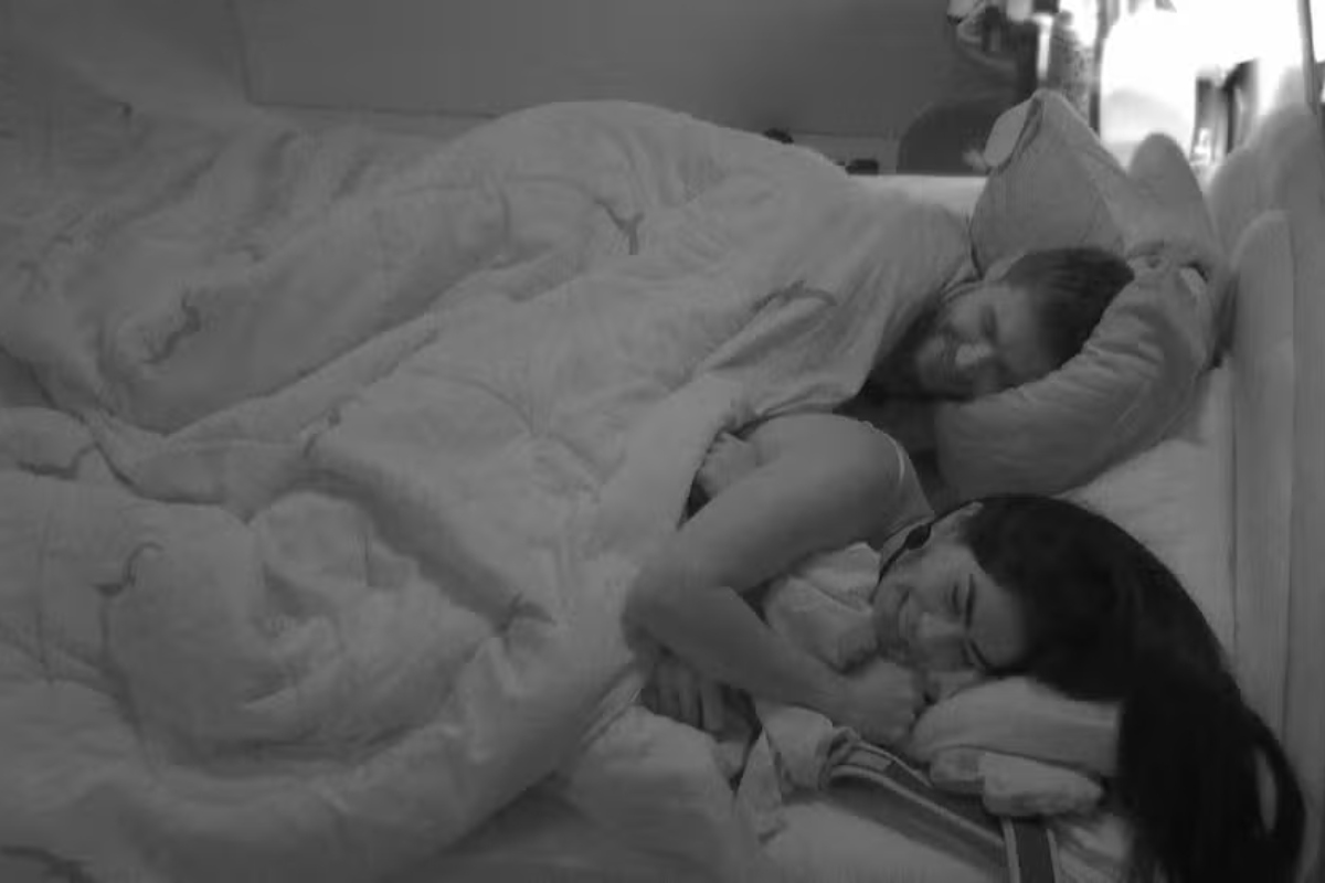 BBB 26: Jonas e Marciele dormem de conchinha e agitam a casa