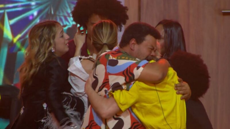 BBB 26: retorno do Paredão falso, festa agitada, treta, choro e participante passando mal